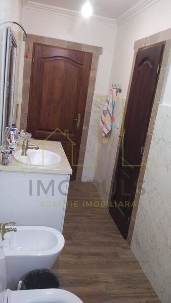 Casa Individuala. Langa Tivoli si padure.