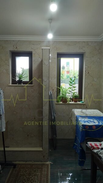 Casa Individuala. Langa Tivoli si padure.