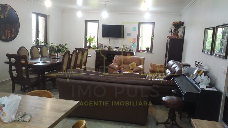 Casa individuala. Langa Tivoli si padure.